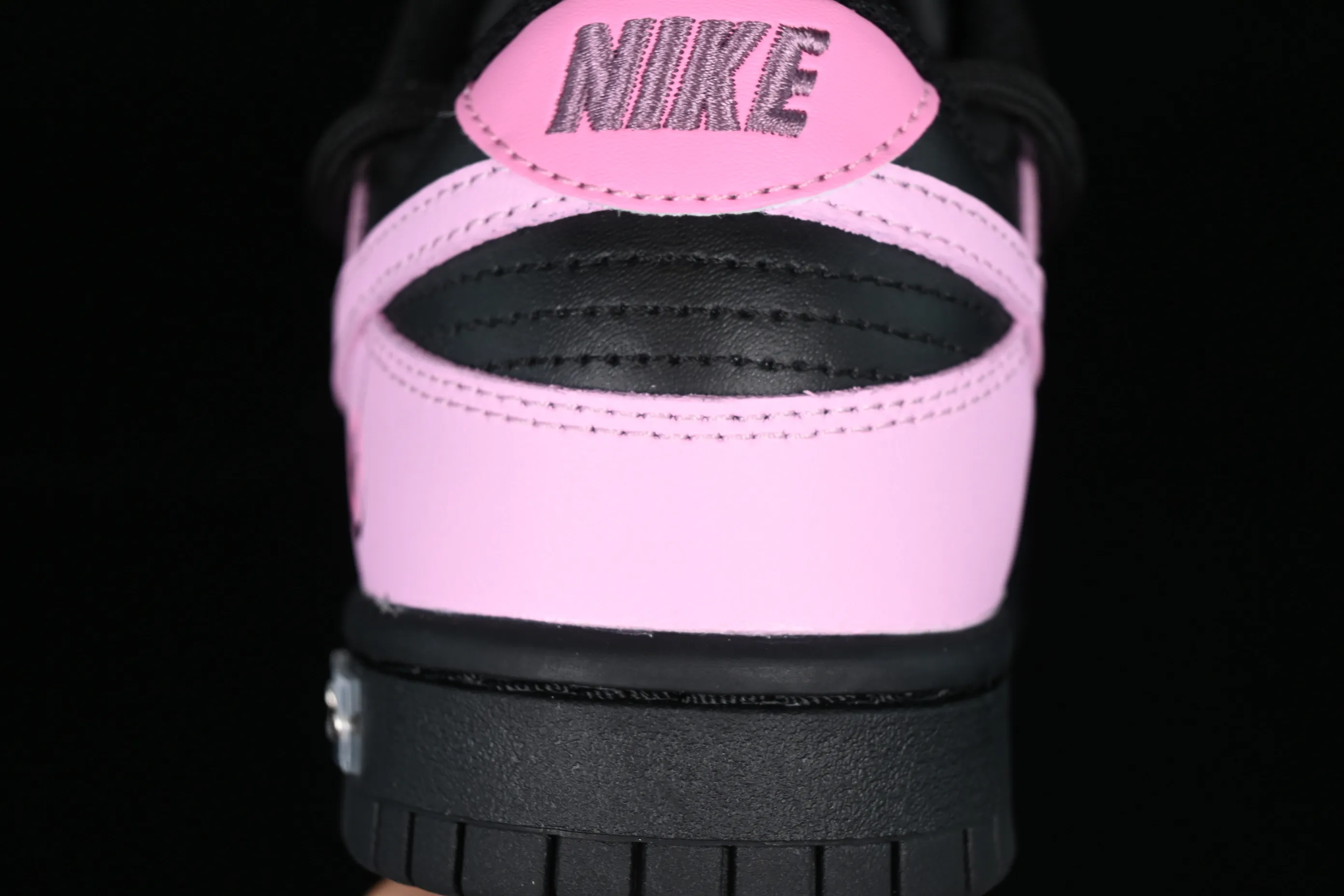All Categories Nk SB Dunk Series Nk SB Dunk Low Low-top Sneakers Nk Dunk Low Bubble Jellyfish Neon Interstellar Millennium Cyber ​​Hot Girl Sweet Cool Customized Deconstructed Strap Casual Sneakers FD1232-001